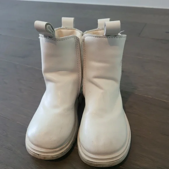 Girls white boots - Picture 1 of 5